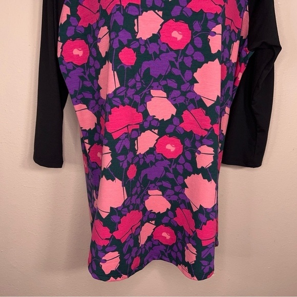 NEW MEDIUM LULAROE BLACK FLORAL TOP BASEBALL STYLE WOMENS TOP STRETCH - Picture 7 of 12